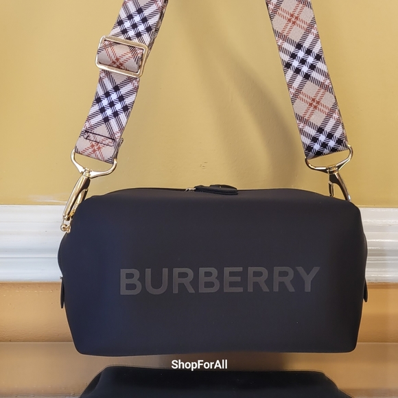 Burberry Pouch converted into to shoulder bag or cross body - Picture 4 of 13